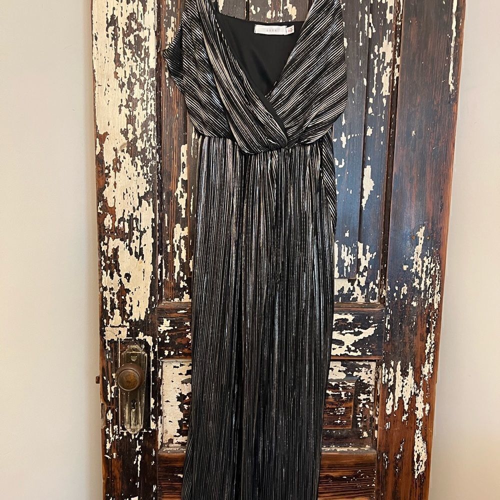 Beautiful slinky Lush metallic women’s spaghetti strap dress. Size M.